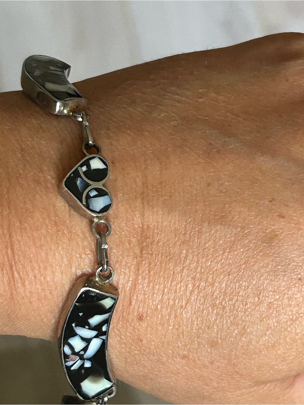 Shell Silver Black and White Inlay Heart Bracelet
